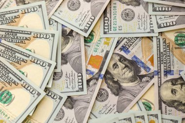 Paralı arka plan. Yüz dolarlık banknotlar. 100 dolarlık banknotlar.