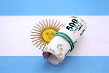 Arjantin pezosu büyük miktarda Arjantin bayrağına yakın duruyor. Finans ve bankacılık kavramı