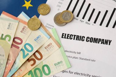 Avrupa Birliği Avro para faturaları ve avrupa elektrik faturası ile birlikte madeni paralar