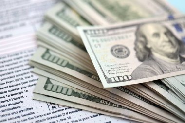 Birleşik Devletler dolarlarının büyük bir kısmı bireysel gelir vergisi iadesi formlarıyla masaya yatırıldı. ABD 'de vergilendirme ve muhasebe kavramı