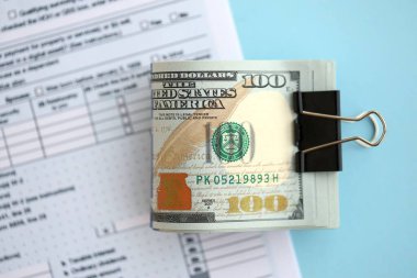 Birleşik Devletler dolarlarının büyük bir kısmı bireysel gelir vergisi iadesi formlarıyla masaya yatırıldı. ABD 'de vergilendirme ve muhasebe kavramı