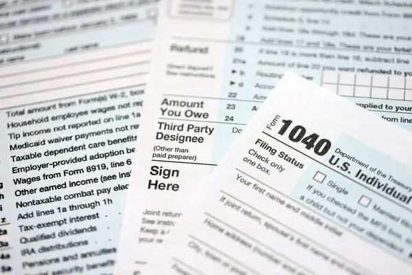 1040 ABD bireysel gelir vergi iade formu yakın çekim. Birleşik Devletler 'in birkaç sayfası vergiden muaf. ABD 'de vergi ödeme ve muhasebe kavramı