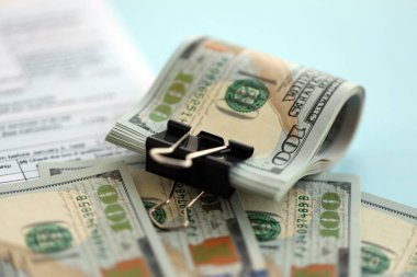 Birleşik Devletler dolarlarının büyük bir kısmı bireysel gelir vergisi iadesi formlarıyla masaya yatırıldı. ABD 'de vergilendirme ve muhasebe kavramı