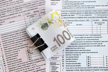 Israel New Shekels vergi formundaki banknotlar boş. İsrail 'in mevcut para faturaları vergi raporunda yer alıyor. İsrail 'de vergilendirme ve vergi ödeme kavramı