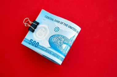 Birleşik Arap Emirlikleri 'nin kara para faturaları kırmızıya yakın çekim için büyük miktarda. Finans ve bankacılık kavramı