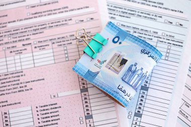 Birleşik Arap Emirlikleri kara para faturaları vergi formuna yakın. Vergi ve muhasebe kavramı