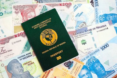 Nijerya naira para birimi faturaları ve pasaport kapatılıyor. Seyahat ve tatil kavramı