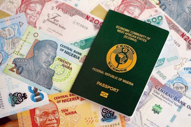 Nijerya naira para birimi faturaları ve pasaport kapatılıyor. Seyahat ve tatil kavramı