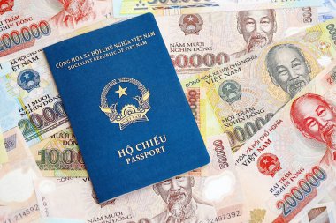 Vietnam dong para birimi faturaları ve pasaport kapatılıyor. Seyahat ve tatil kavramı
