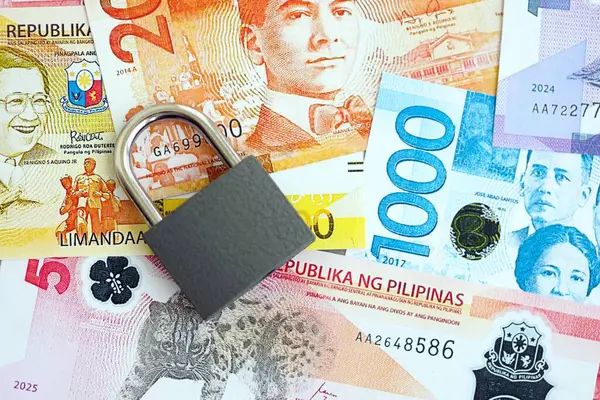 Filipinler Peso para birimi faturaları ve asma kilit. Yaptırım ve mali güvenlik kavramı