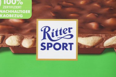 KYIV, UKRAINE - 19 Nisan 2025 Ritter Spor Logosu Çikolata ambalajı