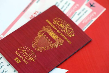 Bahreyn pasaportu ve uçak biletleri bayrağa asıldı. Seyahat ve tatil kavramı