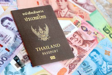 Tayland baht para birimi faturaları ve pasaport kapanıyor. Seyahat ve tatil kavramı