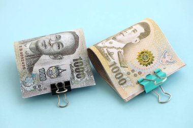 Tayland baht para faturaları büyük miktarda mavi yakın plan. Finans ve bankacılık kavramı