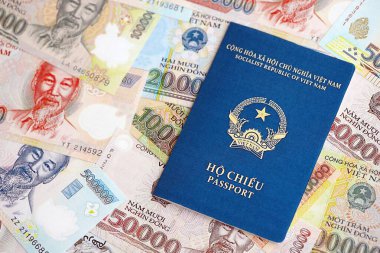 Vietnam dong para birimi faturaları ve pasaport kapatılıyor. Seyahat ve tatil kavramı