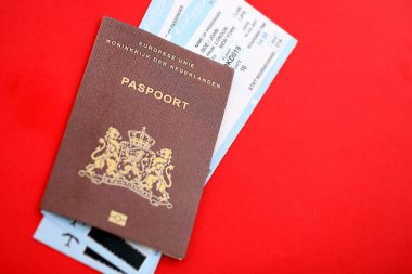 Hollanda pasaportu ve ticari uçak biletleri kapanıyor. Avrupa konseptinde seyahat uçuşları ve avize turizmi