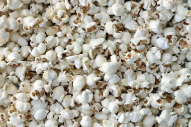 Ev yapımı tuzlu patlamış mısır, en iyi manzara. Yukardan düz uzanmış.