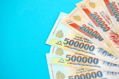 Vietnam dong para faturaları büyük miktarda mavi yakın çekim. Finans ve bankacılık kavramı