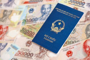 Vietnam dong para birimi faturaları ve pasaport kapatılıyor. Seyahat ve tatil kavramı