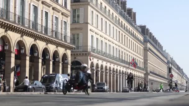 巴黎市中心的人和车法国 — 图库视频影像