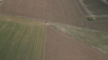 İHA video görüntüleri Fransa 'nın kuzeybatısındaki kırsal kesimlerde tarım çiftlikleri gösteriyor.. 