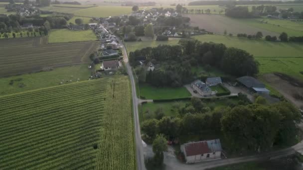 프랑스 북서부의 시골에있는 마을의 비디오 비디오 — 비디오