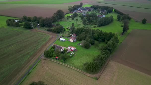 Drón Légi Felvétel Egy Kis Faluról Északnyugat Franciaországban — Stock videók