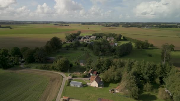 프랑스 북서부의 시골에있는 마을의 비디오 비디오 — 비디오