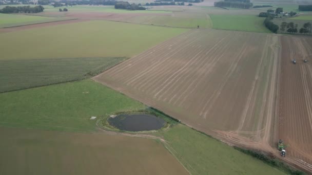 Imágenes Aéreas Drones Granjas Agrícolas Campo Del Noroeste Francia — Vídeos de Stock
