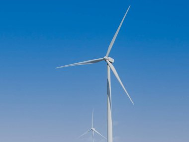 Rüzgar türbinleri, rüzgar enerjisi üretim ekipmanları, temiz enerji konsepti, yenilenebilir enerji