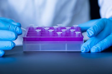 Üretim hattı ilaç endüstrisi. İlaç ve ilaç imalatı, ilaç.