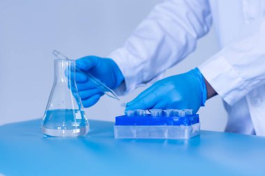 Üretim hattı ilaç endüstrisi. İlaç, ilaç ve ilaç imalatı, ilaç. Laboratuvar