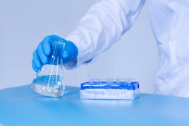 Üretim hattı ilaç endüstrisi. İlaç, ilaç ve ilaç imalatı, ilaç. Laboratuvar