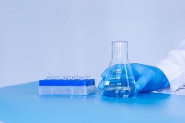 Üretim hattı ilaç endüstrisi. İlaç, ilaç ve ilaç imalatı, ilaç. Laboratuvar