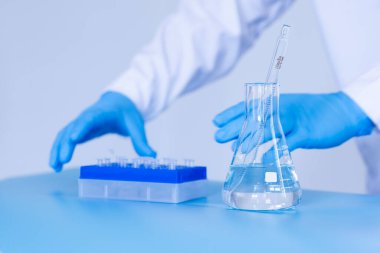 Üretim hattı ilaç endüstrisi. İlaç, ilaç ve ilaç imalatı, ilaç. Laboratuvar