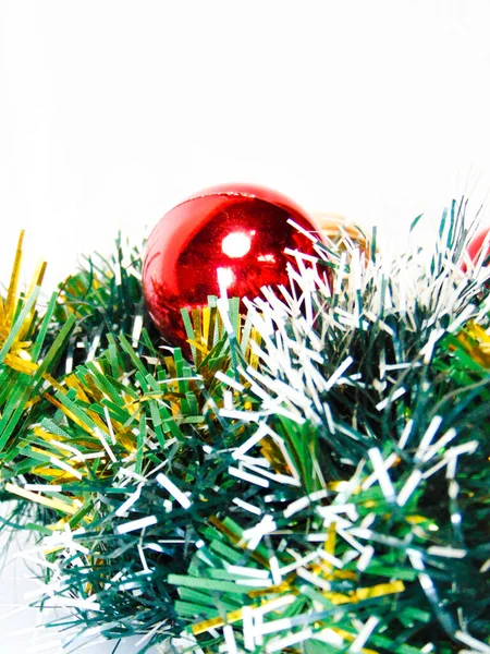Detalhe Grinalda Natal Com Bolas Natal Vermelhas — Fotografia de Stock