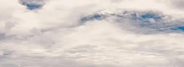 Dağ manzarasının havadan görünüşü