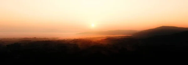 Dağlarda güzel bir gün batımı