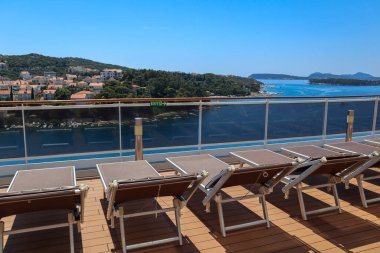 Dubrovnik, Hırvatistan, 16 yaşında. Haziran 2022: Dubrovnik 'e giden bir yolcu gemisinden görüntü.