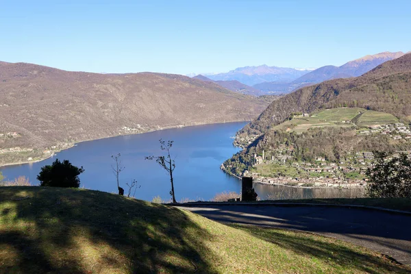 セルピアノ ティチーノ スイスからルガーノ湖と周辺の山々への眺め — ストック写真