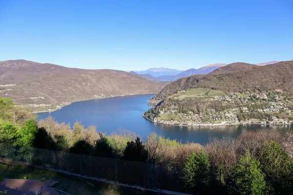 Blick Auf Den Luganersee Und Die Umliegenden Berge Von Serpiano — Stockfoto