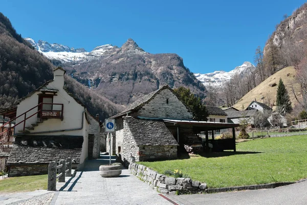 Sonogno Suisse Avril 2022 Village Historique Sonogno Avec Vieilles Maisons — Photo