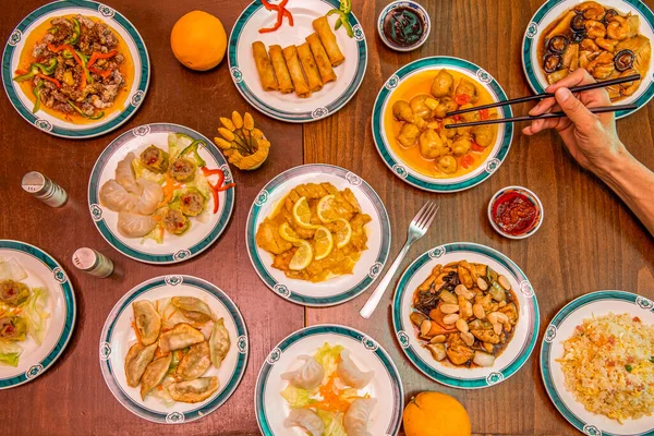 Elsősorban Ázsiai Kínai Ételek Udon Tészta Zöldségekkel Garnélarák Gyozák Kézzel — Stock Fotó