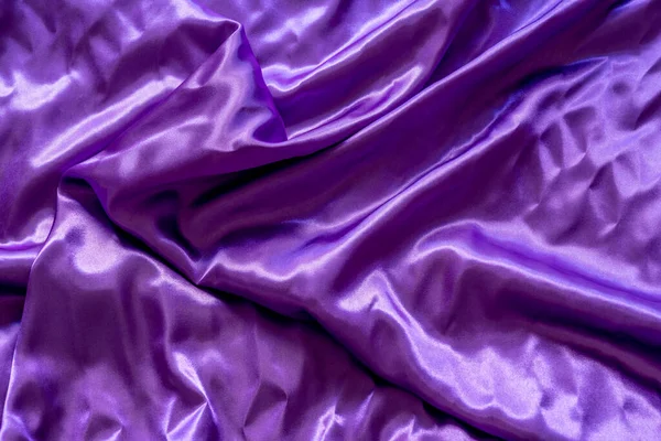 Атласная Текстура Ткани Блестящими Фиолетовыми Волнами — стоковое фото