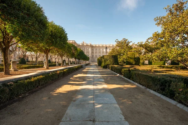Tuinen Promenade Naast Het Koninklijk Paleis Van Madrid — Stockfoto