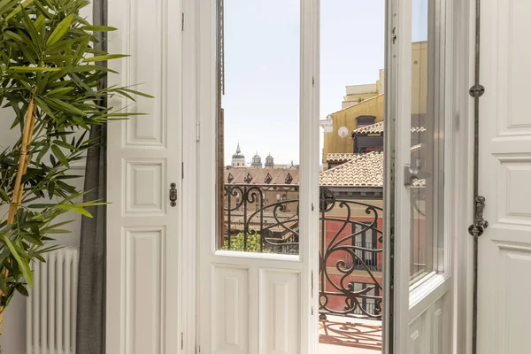 Stock image Viewpoint of a restored old house with a balcony with a metal balustrade