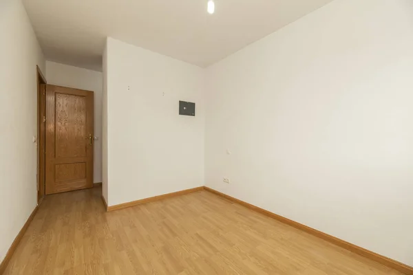 Leeres Wohnzimmer Mit Parkettboden Aus Französischer Eiche Mit Blanken Weißen — Stockfoto