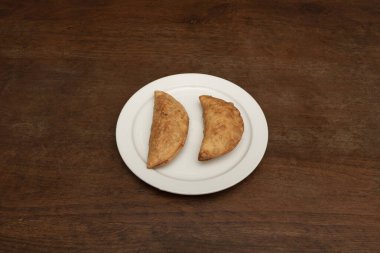 Empanada genellikle tuzlu içerikli doldurulmuş bir yemektir.