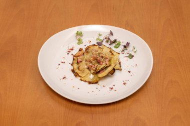 Enginar pişirmenin daha basit yolları var ama hiçbiri çiçek şeklini taklit eden kadar çekici değil.