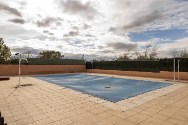 Community summer pools with gardens with canvas to spend the winter and perimeter fences in urbanization